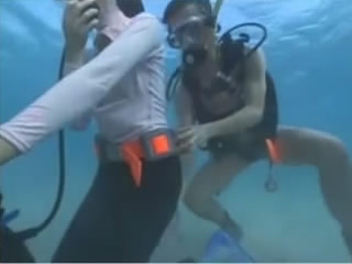 島國女子潛水在水里玩過激性爱